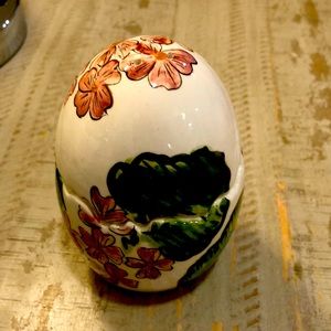 Ceramic salt and pepper shaker 1 piece turns to 2